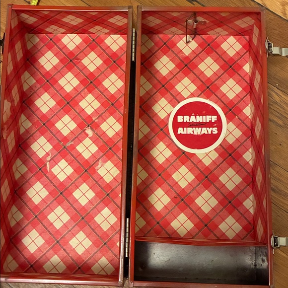 Braniff Airways Red Metal Box - Picture 6 of 6